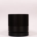 Et billede af en flot sort seedling urtepotteskjuler i størrelsen Ø11cm med en hvid baggrund